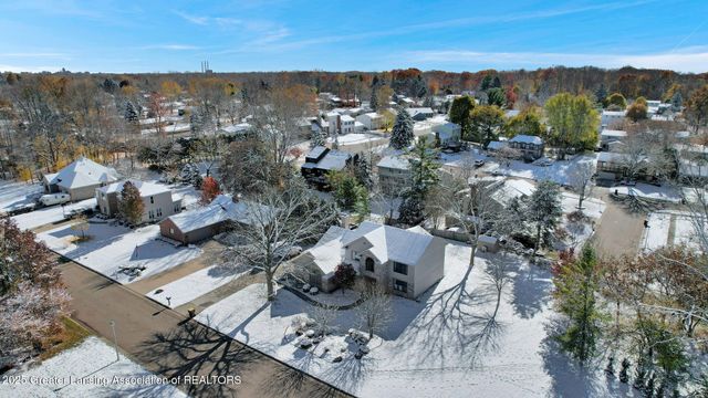 4915 Canyon Trail, Lansing, MI 48917