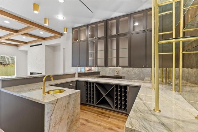 2341 Maroneal St, Houston, TX 77030