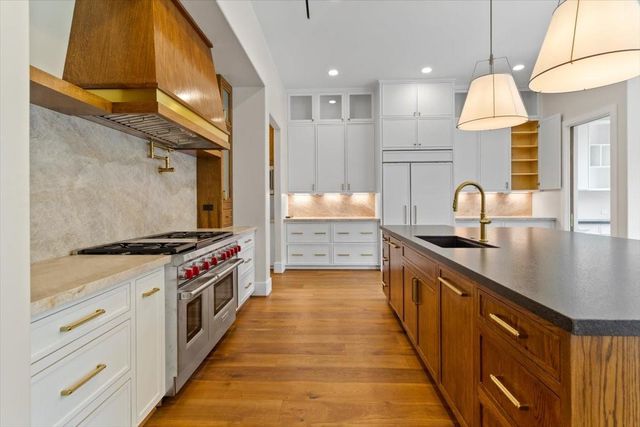 2341 Maroneal St, Houston, TX 77030