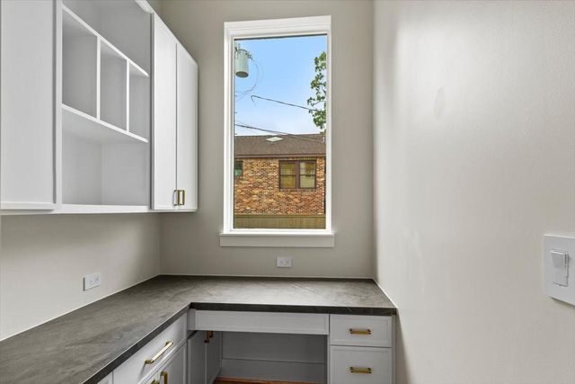 2341 Maroneal St, Houston, TX 77030