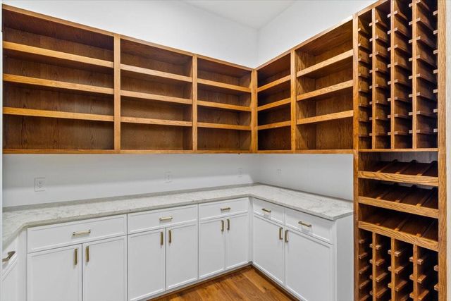 2341 Maroneal St, Houston, TX 77030