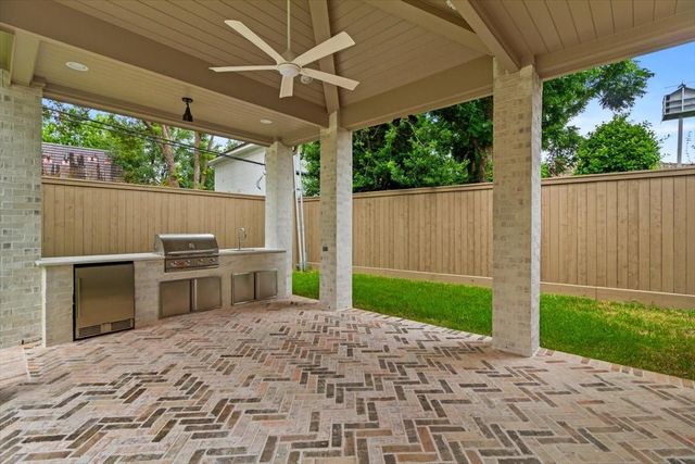 2341 Maroneal St, Houston, TX 77030
