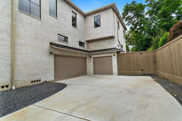 2341 Maroneal St, Houston, TX 77030