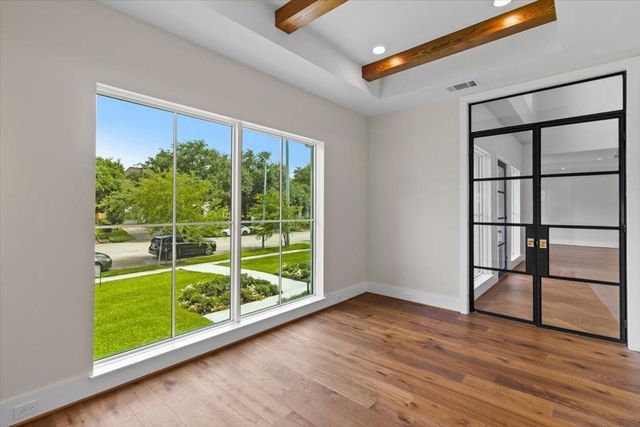 2341 Maroneal St, Houston, TX 77030