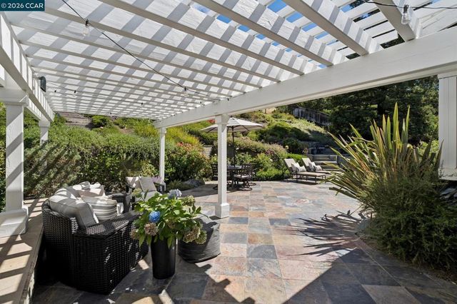 1718 Rockspring Place, Walnut Creek, CA 94596