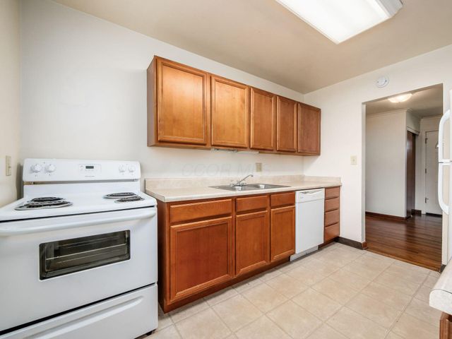 1140 Eastfield Road, Worthington, OH 43085