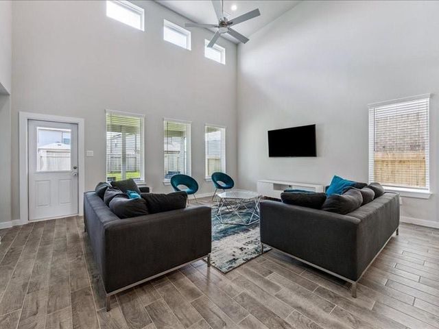 5619 Sandhill Oak Trail, Houston, TX 77066