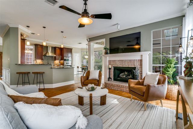 2718 Hidden Lake Drive, Grapevine, TX 76051