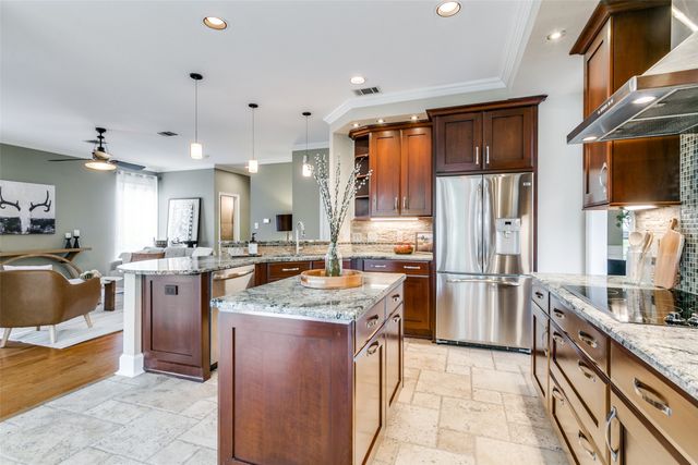 2718 Hidden Lake Drive, Grapevine, TX 76051