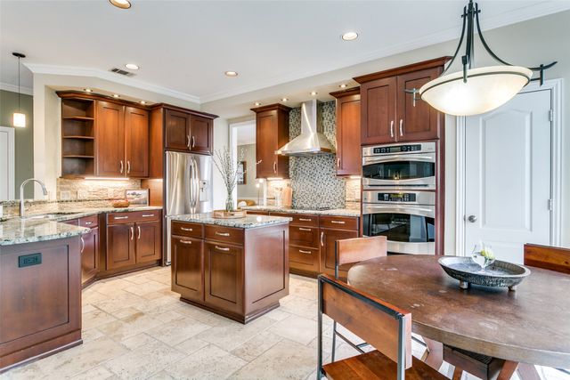 2718 Hidden Lake Drive, Grapevine, TX 76051