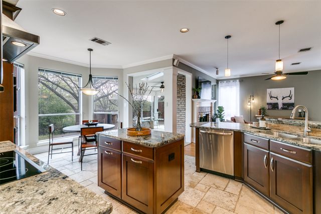 2718 Hidden Lake Drive, Grapevine, TX 76051