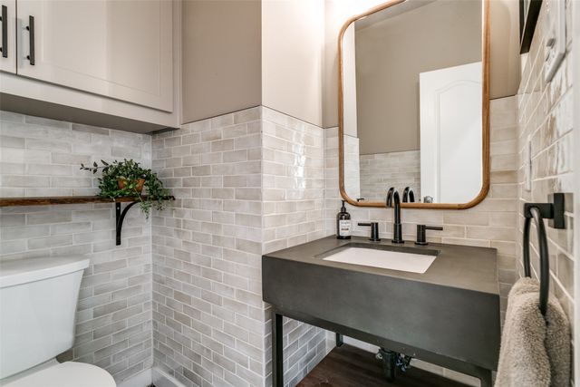 2718 Hidden Lake Drive, Grapevine, TX 76051