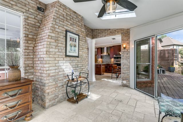 2718 Hidden Lake Drive, Grapevine, TX 76051