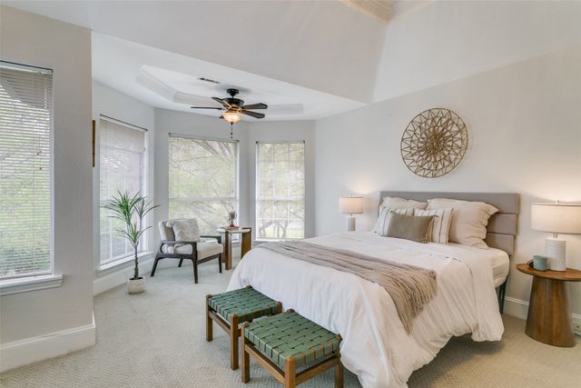 2718 Hidden Lake Drive, Grapevine, TX 76051