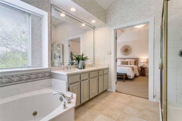 2718 Hidden Lake Drive, Grapevine, TX 76051