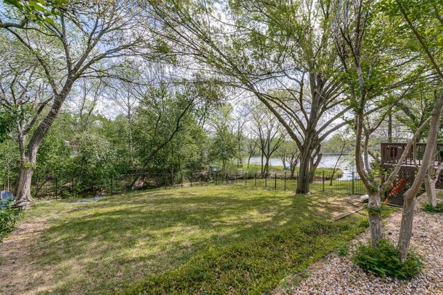 2718 Hidden Lake Drive, Grapevine, TX 76051
