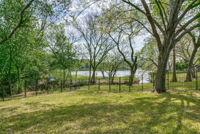 2718 Hidden Lake Drive, Grapevine, TX 76051