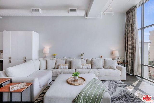 645 W 9th Street 740, Los Angeles, CA 90015