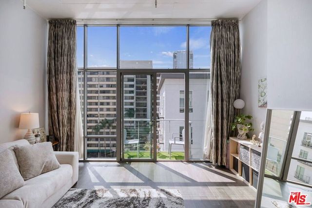 645 W 9th Street 740, Los Angeles, CA 90015