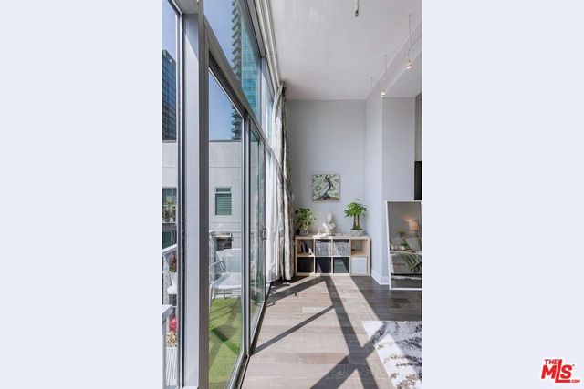 645 W 9th Street 740, Los Angeles, CA 90015