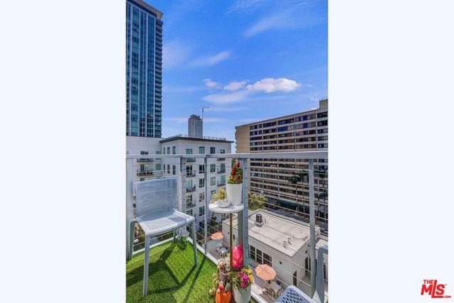 645 W 9th Street 740, Los Angeles, CA 90015