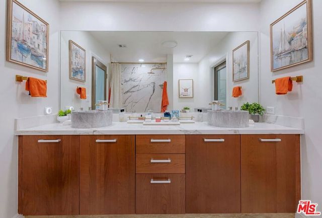 645 W 9th Street 740, Los Angeles, CA 90015