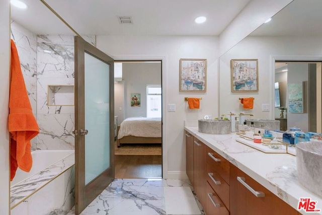 645 W 9th Street 740, Los Angeles, CA 90015