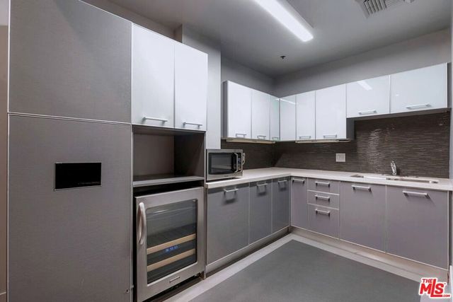 645 W 9th Street 740, Los Angeles, CA 90015