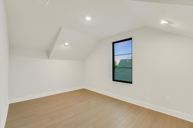 114 Lightsey RD 1, Austin, TX 78704