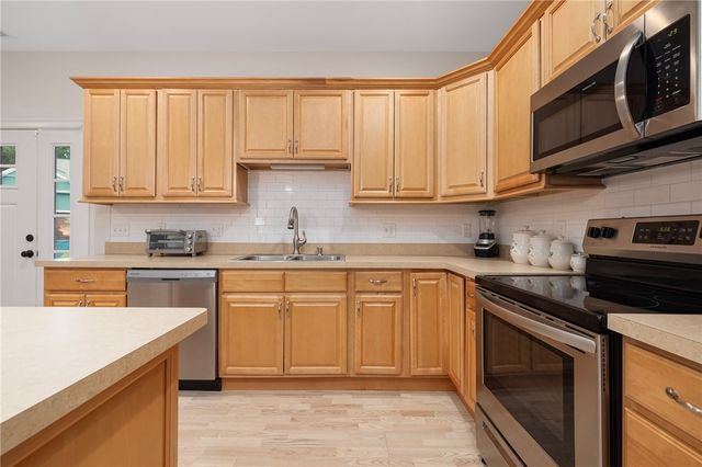 5 Fairway Drive, Smithfield, RI 02917