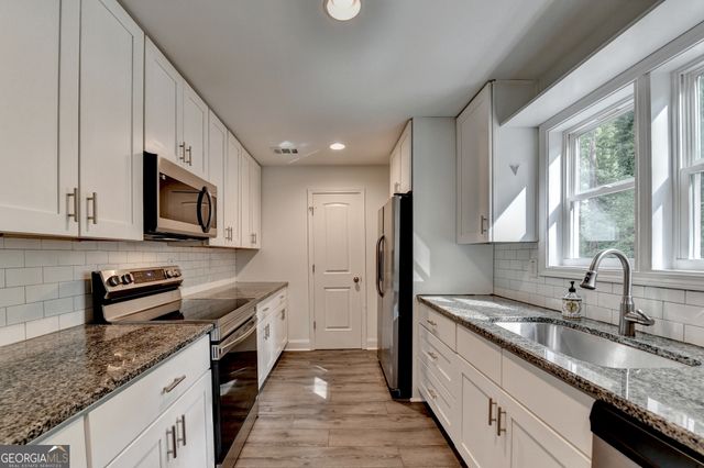 4243 N Arnold Mill Road, Woodstock, GA 30188