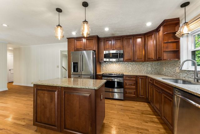 8475 McCrory Ln, Nashville, TN 37221