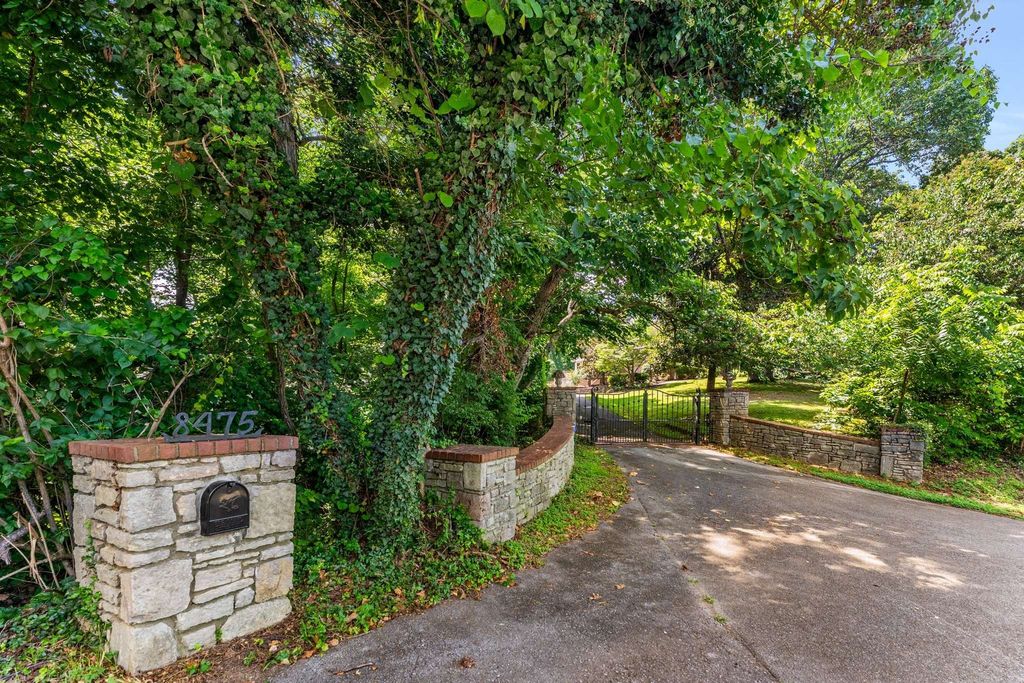 8475 McCrory Ln, Nashville, TN 37221