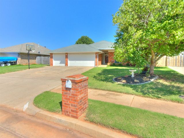 2613 E Hills Drive, Moore, OK 73160