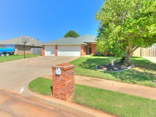 2613 E Hills Drive, Moore, OK 73160