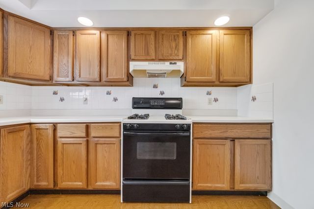 5178 W 151st Street, Brook Park, OH 44142