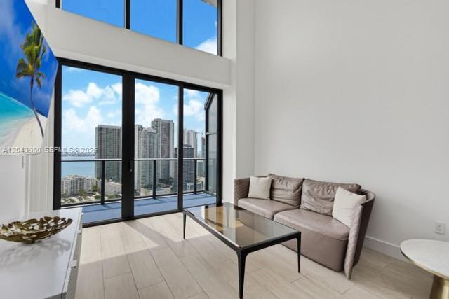 121 NE 34th St PH3206, Miami, FL 33137