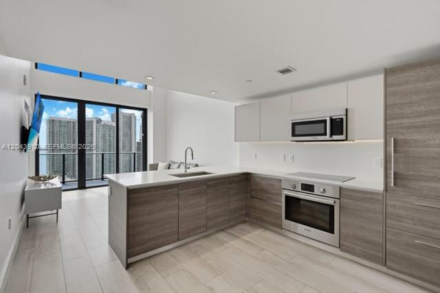 121 NE 34th St PH3206, Miami, FL 33137