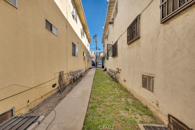 17945 Roscoe Blvd, Northridge, CA 91325