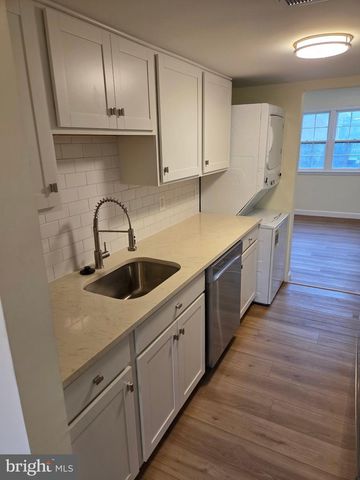 2843 BANKS CT, Dumfries, VA 22026