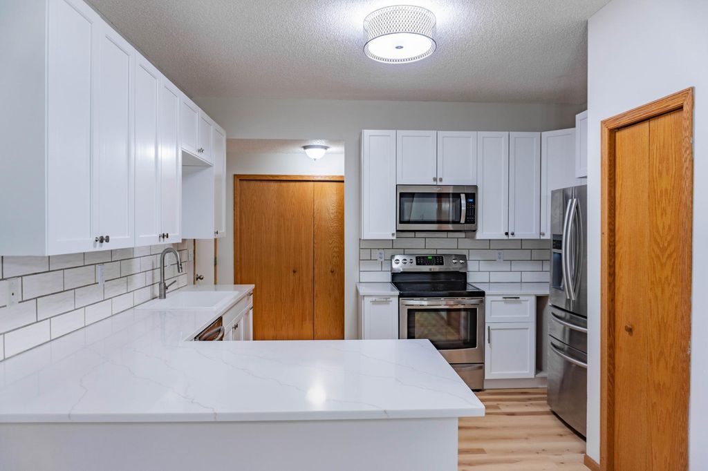 1122 Crystal Pl W property