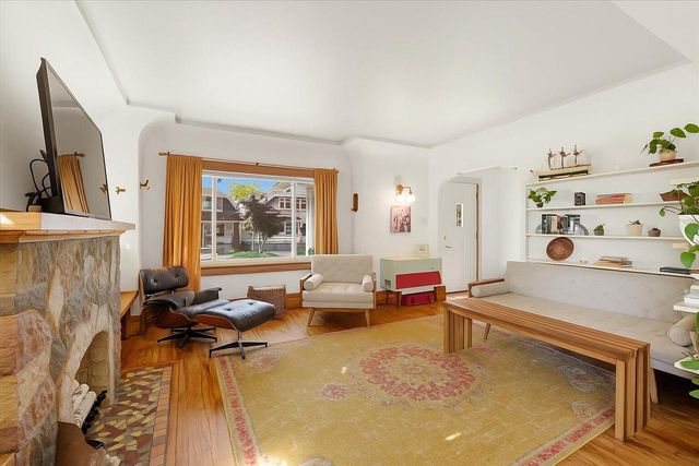 2226 S 70th STREET, West Allis, WI 53219