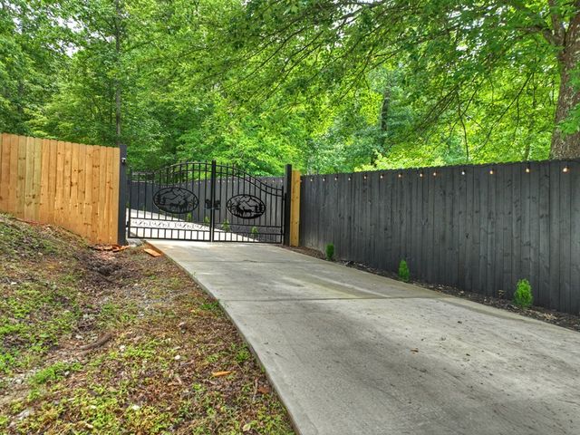 717 Bearden Road, Blue Ridge, GA 30513