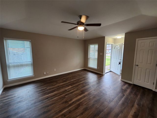 348 Spring Branch Lane, Kennedale, TX 76060