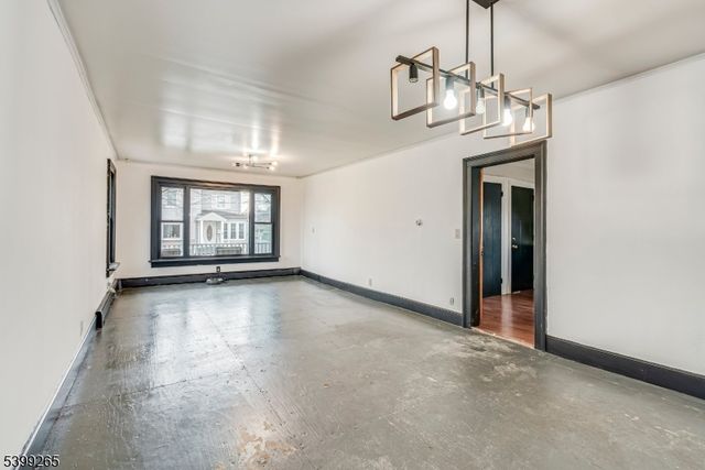 3 Townsend St, Newton Town, NJ 07860