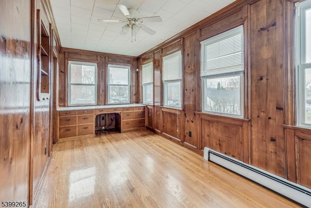 3 Townsend St, Newton Town, NJ 07860