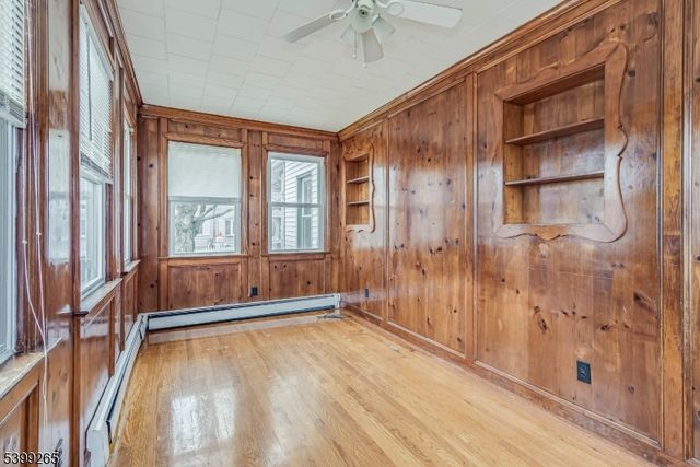 3 Townsend St, Newton Town, NJ 07860