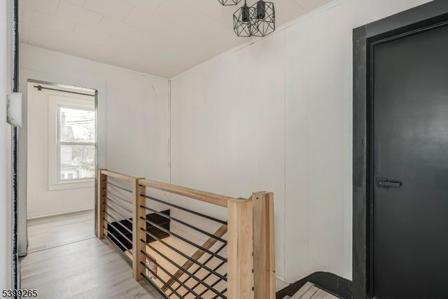 3 Townsend St, Newton Town, NJ 07860