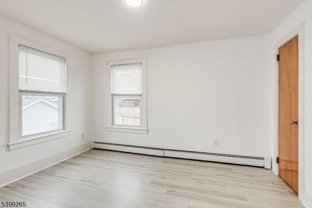 3 Townsend St, Newton Town, NJ 07860