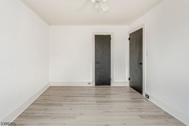 3 Townsend St, Newton Town, NJ 07860